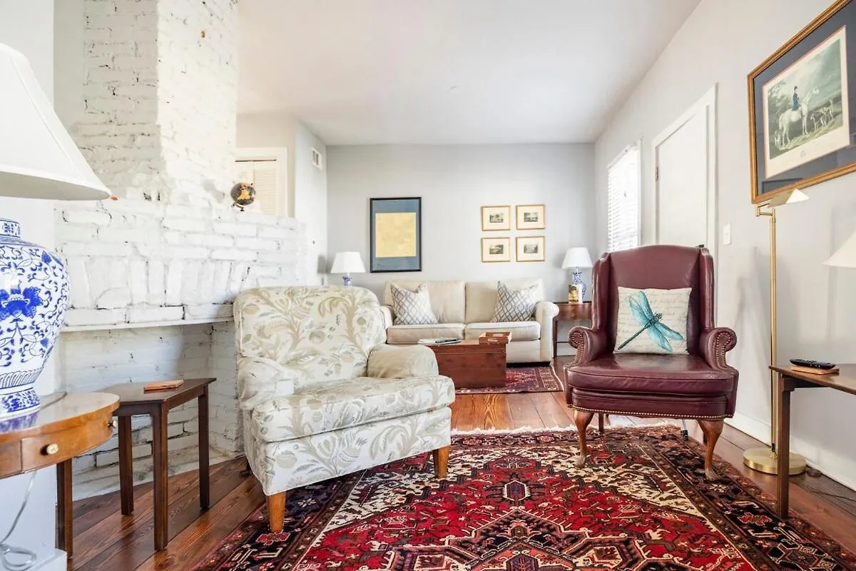 Historic Downtown King Bed Cottage- Parking And Patio Savannah 0*,  United States
