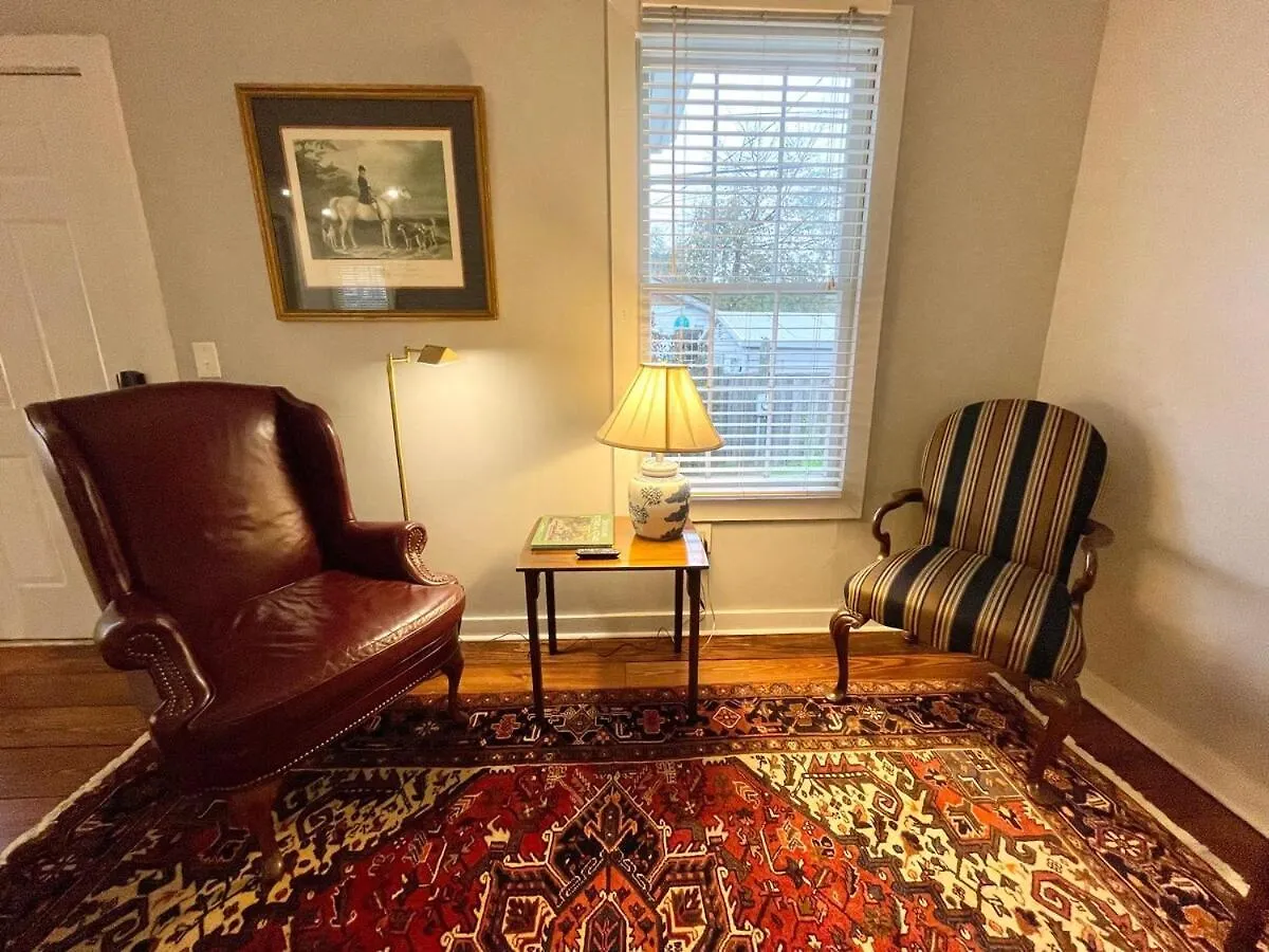 Historic Downtown King Bed Cottage- Parking And Patio Savannah 0*,  United States